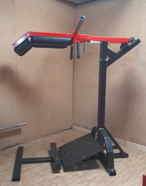Leverage Squat-Calf Station set at highest point